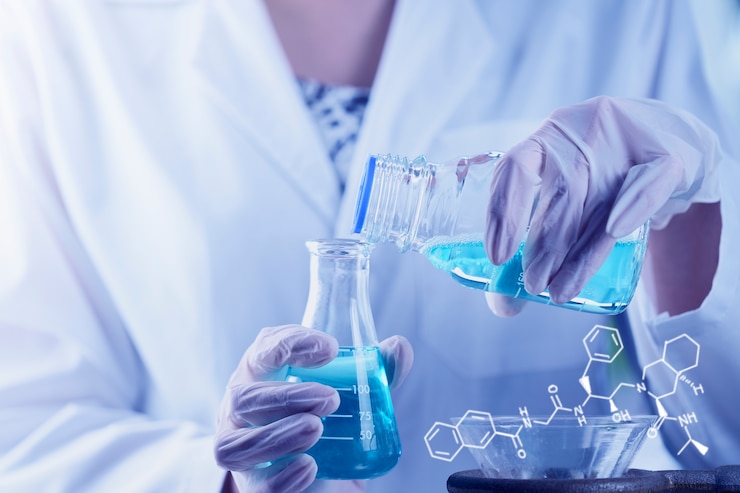 Foto investigador cientista mão verificando tubos de ensaio