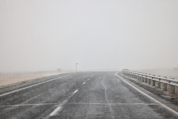 invierno carretera nevadas fondo niebla mala visibilidad