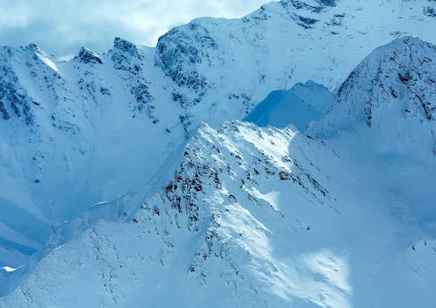 Invierno paisaje de los Alpes Silvretta, Tirol, Austria.