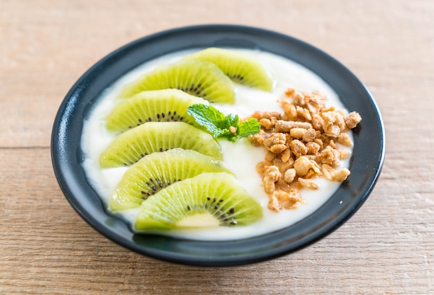 iogurte com kiwi e granola