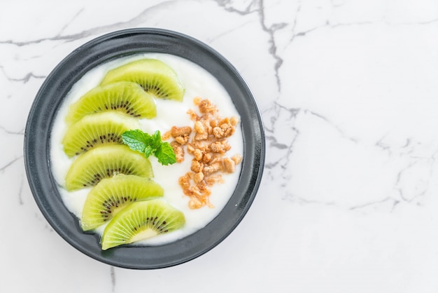 iogurte com kiwi e granola