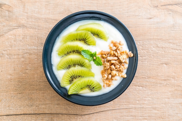 iogurte com kiwi e granola