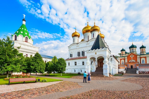 Foto ipatievsky ou ipatiev mosteiro kostroma