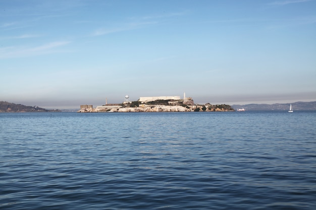 La isla de Alcatraz en Sanfrancisco, California, EE.UU.