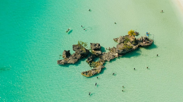 Foto isla de boracay con playa de arena blanca filipinas