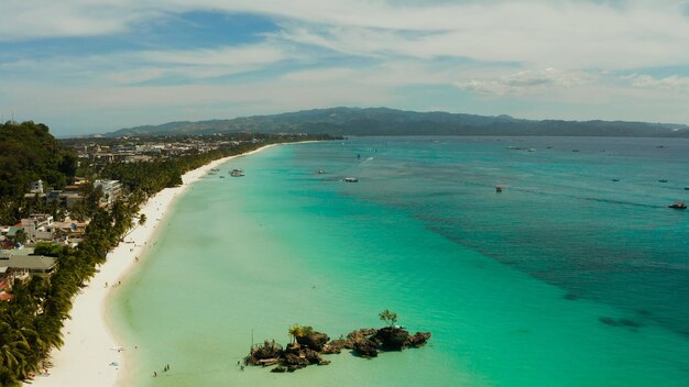 Foto isla de boracay con playa de arena blanca filipinas