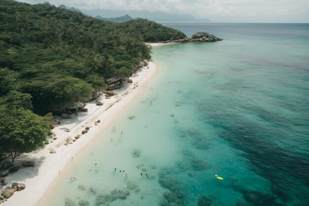 La isla de La Digue en las Seychelles Playa plateada con piedra granítica y selva Hombre disfrutando de sus vacaciones