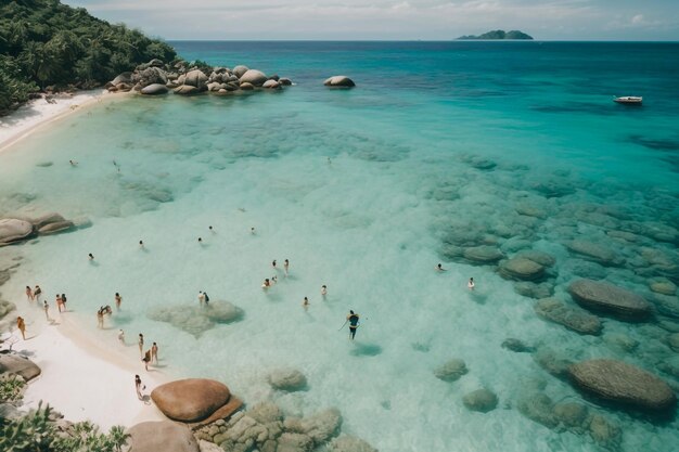 La isla de La Digue en las Seychelles Playa plateada con piedra granítica y selva Hombre disfrutando de sus vacaciones