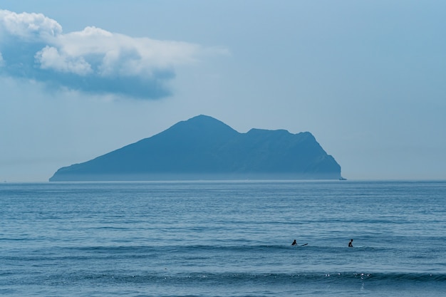 Foto isla guishan (tortuga) en yilan, taiwán.