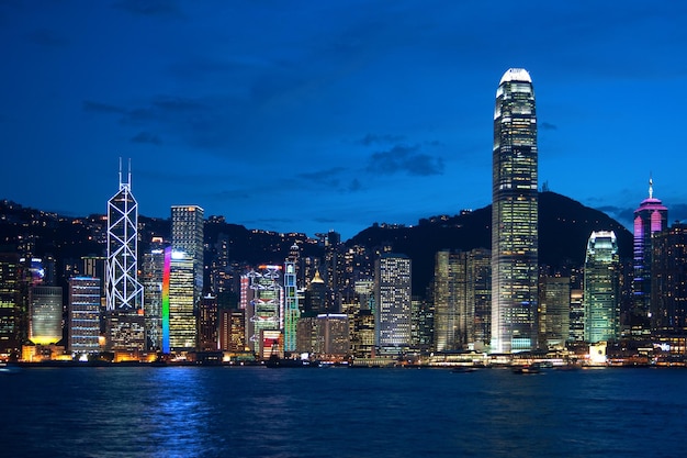 Foto isla de hong kong de noche