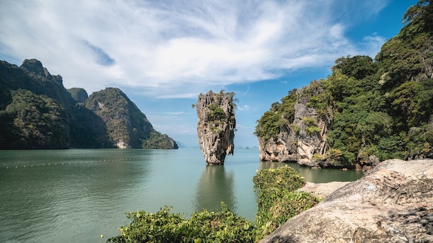 Isla de James Bond en la bahía de Phang Nga, Tailandia