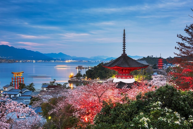 Isla de Miyajima Hiroshima Japón en primavera