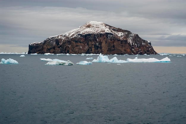 Isla Paulet paisaje antártico polo sur Antártida