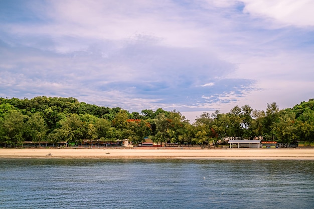 Isla Sak Koh Sak Hermoso mar en Chonburi Tailandia