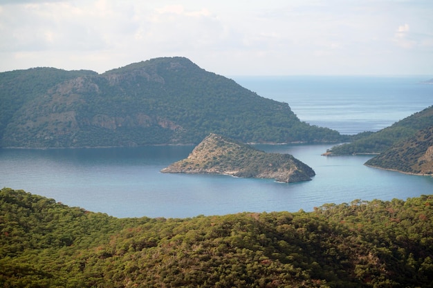 Isla de San Nicolás en la bahía mediterránea