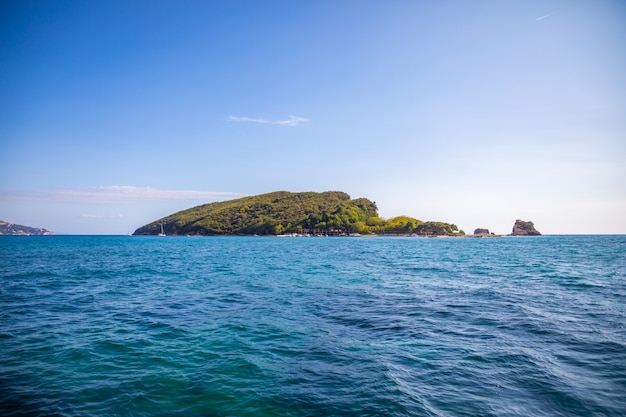 Isla de San Nicolás cerca de Budva Montenegro