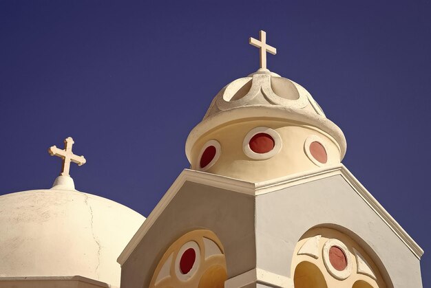 Isla de Santorini Grecia campanario de una iglesia al atardecer