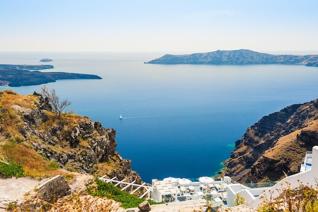 Isla de Santorini, Grecia. Hermoso paisaje con vista al mar