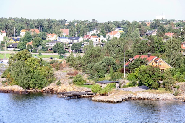 Isla solitaria en el archipiélago de Suecia