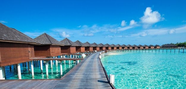 Isla tropical de Maldivas con playa