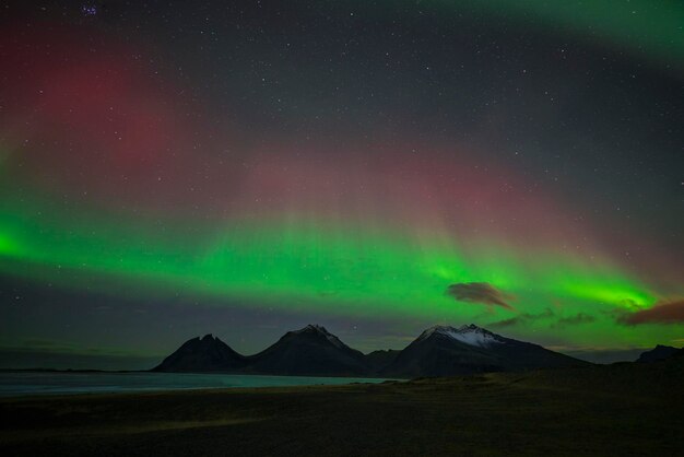 Island, Landschaft mit Aurora Borealis