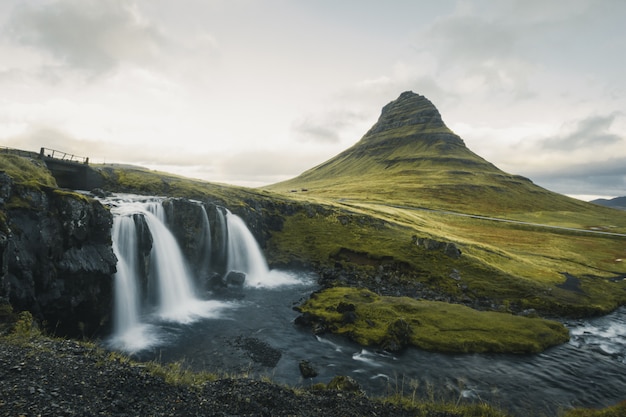 Islândia famosa montanha Kirkjufell