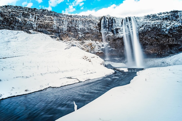 Islandia seljalandsfoss cascada invierno en Islandia seljalandsfoss cascada en invierno