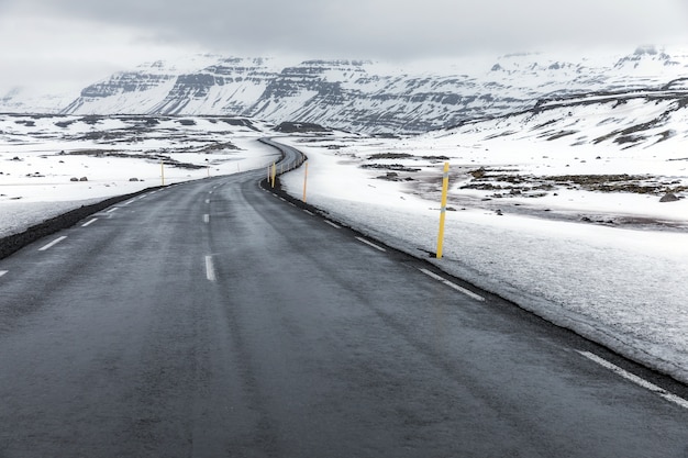 Islândia winter landscape road