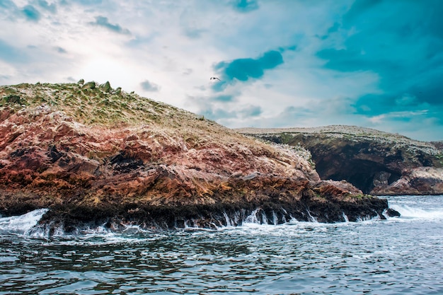 Las Islas Ballestas en el Océano Pacífico Paracas en la provincia de Pisco - Perú