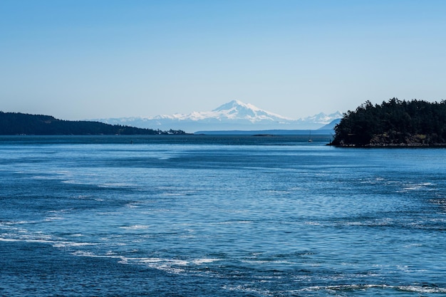 Islas del Golfo del Sur Estrecho de Georgia Monte Baker nevado al fondo