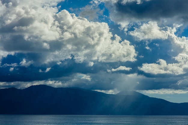 Islas en Grecia en un día soleado con cielo azul