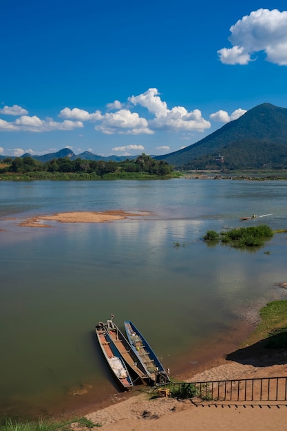 Islotes de Kaeng Khut Khu en medio del río Mekong entre Tailandia y Laos