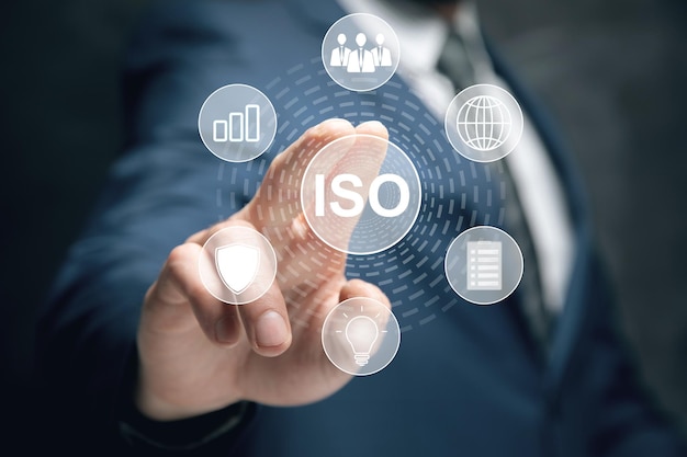 ISO und Symbole auf einem virtuellen Bildschirm