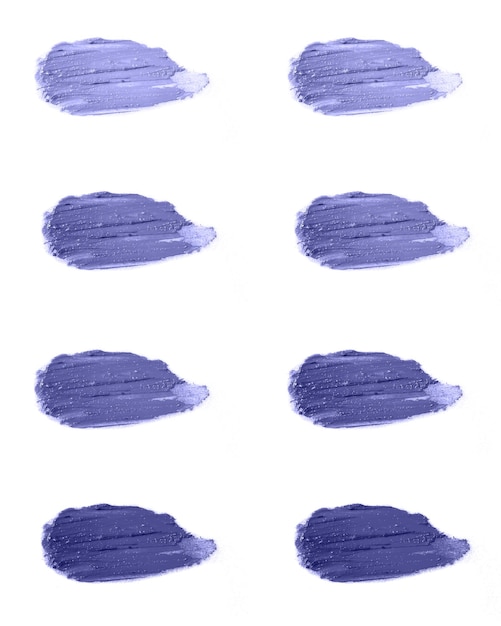 Isolado de cosméticos de batom em fundo branco. muito peri, Cor do ano, 2022, azul, roxo, Foco seletivo.