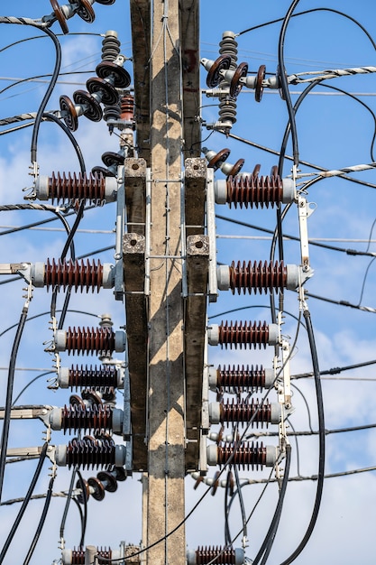 Isolamento elétrico de alta tensão em uma subestação de energia, close-up