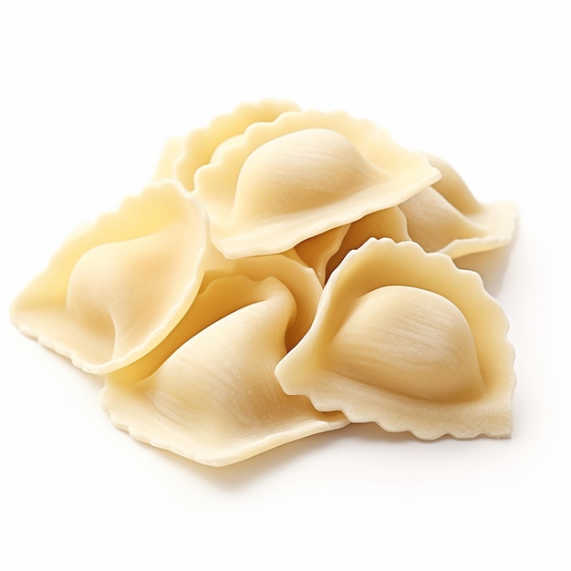 Isolierte frische Ravioli-Pasta auf weißem Hintergrund