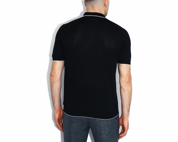 Isolierte schwarze T-Shirt-Rückansicht