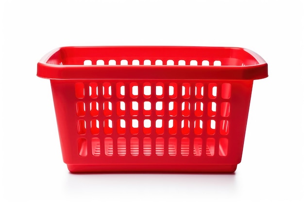 Isolierter roter Einkaufskorb mit Abschnittspfad in einem Lebensmittelgeschäft