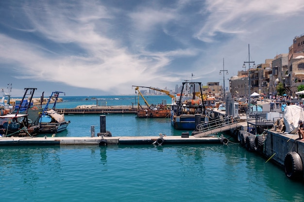 Israel. Altstadt und Hafen von Jaffa und moderne Skyline von Tel Aviv