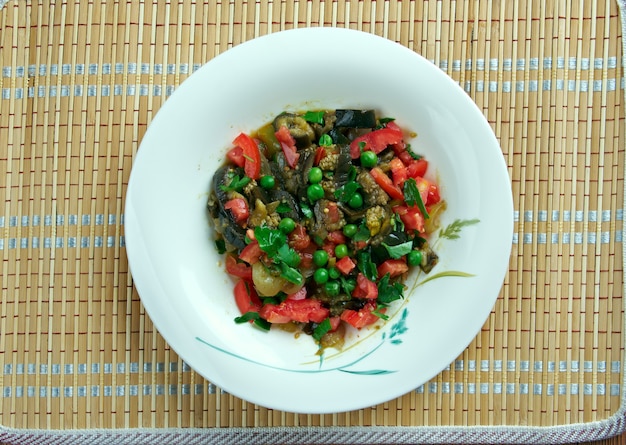 Israelischer verkohlter Auberginensalat.Nahostküche