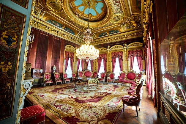 Istambul, turquia - 12 de outubro de 2019: interior do palácio dolmabahce em istambul, turquia