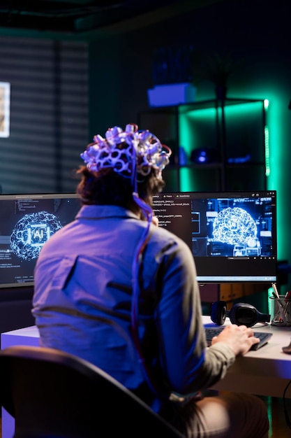 IT-Experte nutzen Neurowissenschaften und EEG-Headsets, um eine digitale Seele zu erlangen