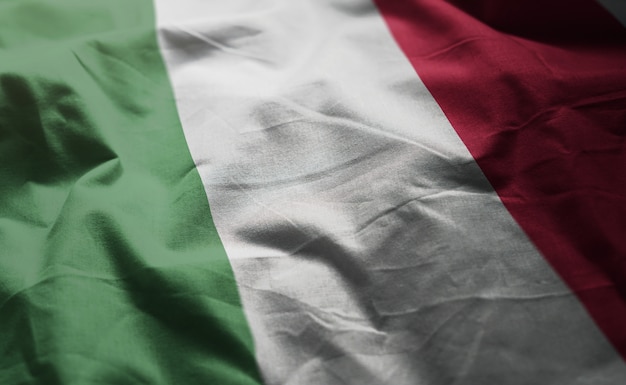 Italia bandera arrugada cerca