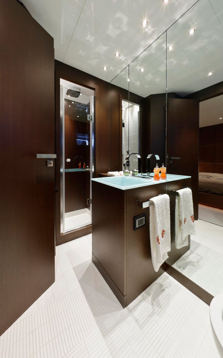 Foto itália, iate de luxo tecnomar 36 (36 metros), banheiro de hóspedes