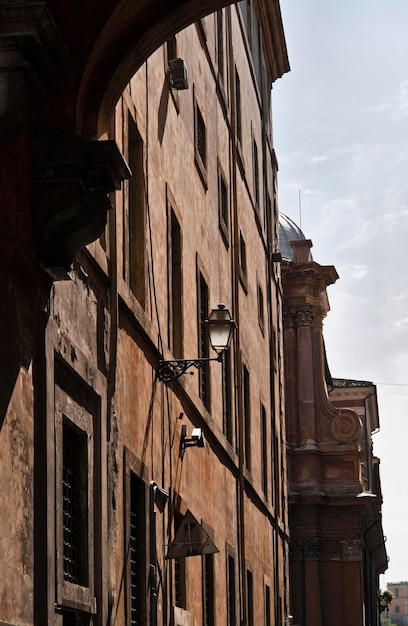 ITALIA Lazio Roma edificios antiguos en Via Dell'Arco Del Monte cerca del río Tevere