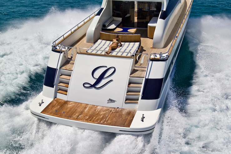 Foto itália, mar tirreno, ao largo da costa de viareggio (toscana), iate de luxo tecnomar 26, vista aérea