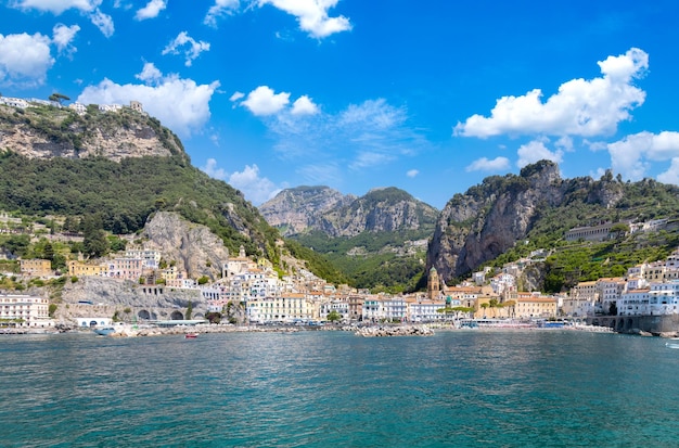 Italia panorama escénico de la ciudad de amalfi y campania paisajes de la costa de amalfi