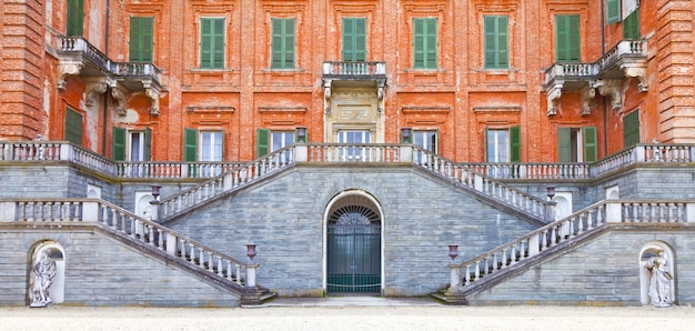 Itália - região do Piemonte. Entrada do Castelo Real Racconigi