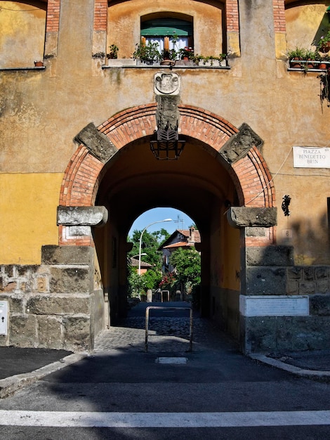 Italia Roma Garbatella fachada de edificio antiguo