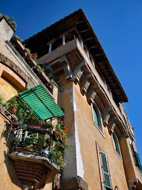 Italia Roma Garbatella fachada de edificio antiguo